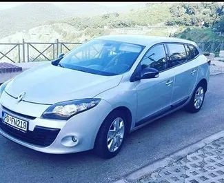 Frontansicht eines Mietwagens Renault Megane SW in Budva, Montenegro ✓ Auto Nr.3150. ✓ Automatisch TM ✓ 0 Bewertungen.