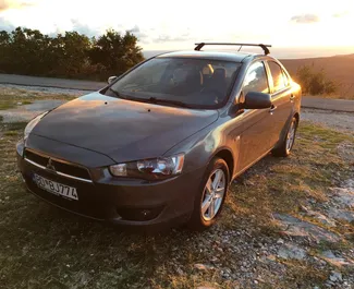 Frontansicht eines Mietwagens Mitsubishi Lancer in Budva, Montenegro ✓ Auto Nr.3148. ✓ Schaltgetriebe TM ✓ 0 Bewertungen.