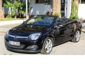 Frontansicht eines Mietwagens Opel Astra CC in Budva, Montenegro ✓ Auto Nr.3156. ✓ Automatisch TM ✓ 0 Bewertungen.