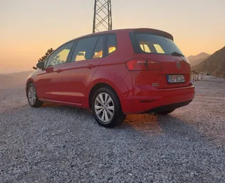 Vermietung Volkswagen Golf Sportsvan. Komfort, Minivan Fahrzeug zur Miete in Montenegro ✓ Kaution Einzahlung von 200 EUR ✓ Versicherungsoptionen KFZ-HV, TKV, VKV Plus, Ausland.