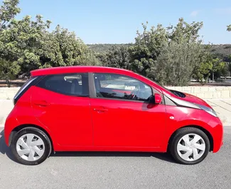 Autovermietung Toyota Aygo Nr.3164 Automatisch in Paphos, ausgestattet mit einem 1,0L Motor ➤ Von Methoden auf Zypern.