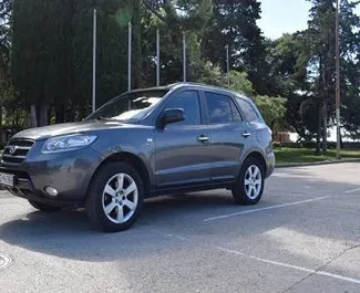 Frontansicht eines Mietwagens Hyundai Santa Fe in Budva, Montenegro ✓ Auto Nr.3145. ✓ Automatisch TM ✓ 0 Bewertungen.