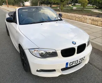 Frontansicht eines Mietwagens BMW 120d Cabrio in Paphos, Zypern ✓ Auto Nr.3167. ✓ Automatisch TM ✓ 0 Bewertungen.