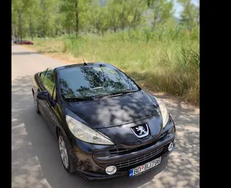 Frontansicht eines Mietwagens Peugeot 207cc in Budva, Montenegro ✓ Auto Nr.3141. ✓ Schaltgetriebe TM ✓ 1 Bewertungen.