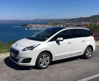 Frontansicht eines Mietwagens Peugeot 5008 in Ljubljana, Slowenien ✓ Auto Nr.3374. ✓ Automatisch TM ✓ 3 Bewertungen.