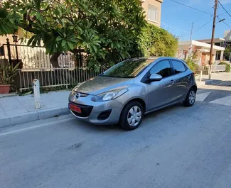 Frontansicht eines Mietwagens Mazda Demio in Limassol, Zypern ✓ Auto Nr.3293. ✓ Automatisch TM ✓ 7 Bewertungen.