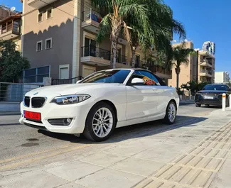 Frontansicht eines Mietwagens BMW 218i Cabrio in Limassol, Zypern ✓ Auto Nr.3298. ✓ Automatisch TM ✓ 0 Bewertungen.
