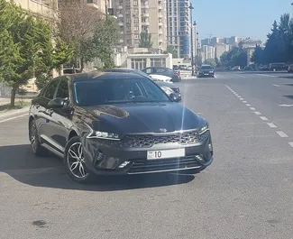 Frontansicht eines Mietwagens Kia K5 in Baku, Aserbaidschan ✓ Auto Nr.3485. ✓ Automatisch TM ✓ 0 Bewertungen.