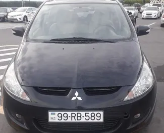 Frontansicht eines Mietwagens Mitsubishi Grandis in Baku, Aserbaidschan ✓ Auto Nr.3534. ✓ Automatisch TM ✓ 0 Bewertungen.