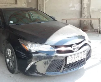 Frontansicht eines Mietwagens Toyota Camry in Baku, Aserbaidschan ✓ Auto Nr.3639. ✓ Automatisch TM ✓ 0 Bewertungen.