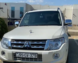 Frontansicht eines Mietwagens Mitsubishi Pajero in Baku, Aserbaidschan ✓ Auto Nr.3520. ✓ Automatisch TM ✓ 0 Bewertungen.