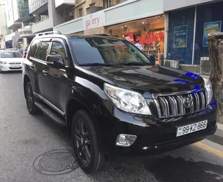 Frontansicht eines Mietwagens Toyota Land Cruiser Prado in Baku, Aserbaidschan ✓ Auto Nr.3524. ✓ Automatisch TM ✓ 0 Bewertungen.