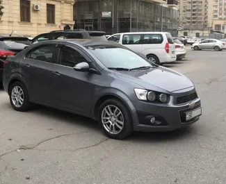 Frontansicht eines Mietwagens Chevrolet Aveo in Baku, Aserbaidschan ✓ Auto Nr.3496. ✓ Automatisch TM ✓ 0 Bewertungen.