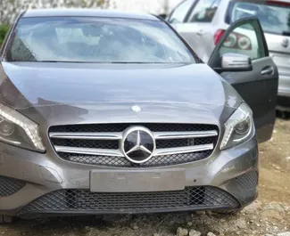 Frontansicht eines Mietwagens Mercedes-Benz A-Class am Flughafen Burgas, Bulgarien ✓ Auto Nr.3629. ✓ Automatisch TM ✓ 0 Bewertungen.