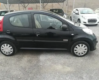 Mietwagen Peugeot 107 2012 in Bulgarien, mit Benzin-Kraftstoff und 68 PS ➤ Ab 14 EUR pro Tag.