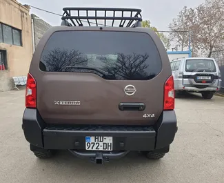 Innenraum von Nissan X-Terra zur Miete in Georgien. Ein großartiges 4-Sitzer Fahrzeug mit Automatisch Getriebe.