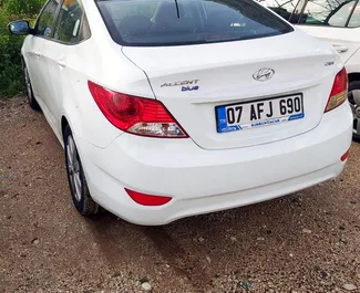 Autovermietung Hyundai Accent Blue Nr.3901 Automatisch am Flughafen Antalya, ausgestattet mit einem 1,6L Motor ➤ Von Ridvan in der Türkei.