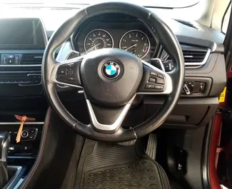 Vermietung BMW 220 Activ Tourer. Komfort, Premium, Minivan Fahrzeug zur Miete auf Zypern ✓ Kaution Einzahlung von 500 EUR ✓ Versicherungsoptionen KFZ-HV, TKV, Junge.