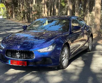 Frontansicht eines Mietwagens Maserati Ghibli in Limassol, Zypern ✓ Auto Nr.3857. ✓ Automatisch TM ✓ 0 Bewertungen.