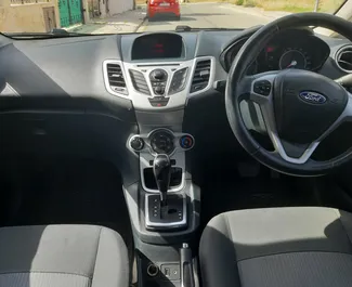 Vermietung Ford Fiesta. Wirtschaft Fahrzeug zur Miete auf Zypern ✓ Kaution Einzahlung von 700 EUR ✓ Versicherungsoptionen KFZ-HV, TKV, Diebstahlschutz.