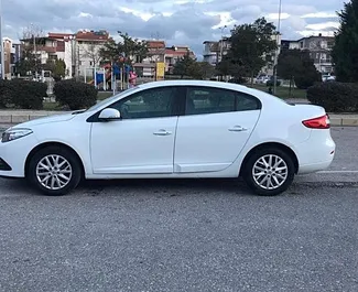 Frontansicht eines Mietwagens Renault Fluence am Flughafen Antalya, Türkei ✓ Auto Nr.4115. ✓ Automatisch TM ✓ 1 Bewertungen.