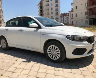 Autovermietung Fiat Egea Multijet Nr.4074 Schaltgetriebe am Flughafen Antalya, ausgestattet mit einem 1,4L Motor ➤ Von Onur in der Türkei.