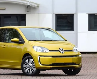 Mietwagen Volkswagen Up! 2021 in Griechenland, mit Benzin-Kraftstoff und 60 PS ➤ Ab 19 EUR pro Tag.