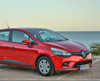 Frontansicht eines Mietwagens Renault Clio 4 in Budva, Montenegro ✓ Auto Nr.4211. ✓ Schaltgetriebe TM ✓ 2 Bewertungen.