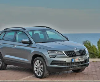 Frontansicht eines Mietwagens Skoda Karoq in Budva, Montenegro ✓ Auto Nr.4216. ✓ Automatisch TM ✓ 1 Bewertungen.