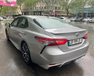 Vermietung Toyota Camry. Komfort, Premium Fahrzeug zur Miete in Georgien ✓ Kaution Einzahlung von 200 GEL ✓ Versicherungsoptionen KFZ-HV, TKV, VKV Plus, Insassen, Diebstahlschutz.