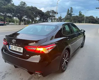 Mietwagen Toyota Camry 2019 in Georgien, mit Benzin-Kraftstoff und 230 PS ➤ Ab 210 GEL pro Tag.