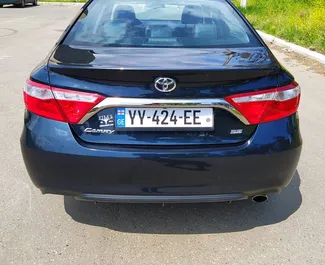 Vermietung Toyota Camry. Komfort, Premium Fahrzeug zur Miete in Georgien ✓ Kaution Einzahlung von 100 GEL ✓ Versicherungsoptionen KFZ-HV, TKV, VKV Plus, Insassen, Diebstahlschutz, Keine Kaution.