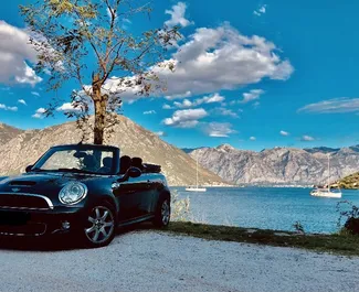 Frontansicht eines Mietwagens Mini Cooper S in Budva, Montenegro ✓ Auto Nr.4245. ✓ Automatisch TM ✓ 0 Bewertungen.