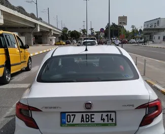 Autovermietung Fiat Egea Nr.4181 Schaltgetriebe am Flughafen Antalya, ausgestattet mit einem 1,3L Motor ➤ Von Sefa in der Türkei.