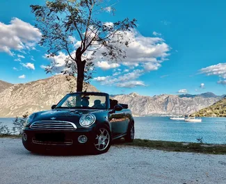 Frontansicht eines Mietwagens Mini Cooper Cabrio in Budva, Montenegro ✓ Auto Nr.4251. ✓ Schaltgetriebe TM ✓ 1 Bewertungen.