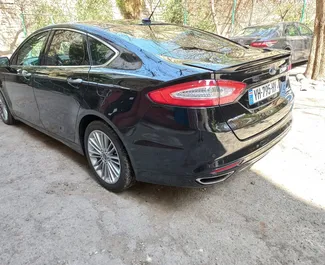 Ford Fusion Sedan 2017 mit Antriebssystem Frontantrieb, verfügbar am Flughafen Tiflis.