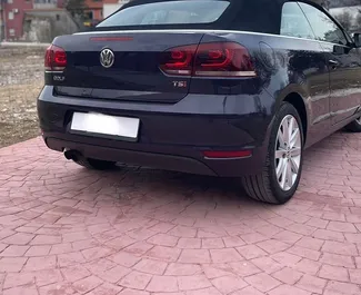 Mietwagen Volkswagen Golf Cabrio 2015 in Montenegro, mit Benzin-Kraftstoff und 110 PS ➤ Ab 45 EUR pro Tag.