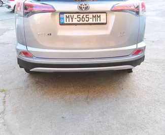 Vermietung Toyota Rav4. Komfort, SUV, Crossover Fahrzeug zur Miete in Georgien ✓ Kaution Einzahlung von 200 GEL ✓ Versicherungsoptionen KFZ-HV, TKV, VKV Plus, Insassen, Diebstahlschutz.