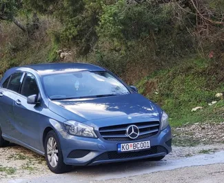 Frontansicht eines Mietwagens Mercedes-Benz A160 in Becici, Montenegro ✓ Auto Nr.4275. ✓ Automatisch TM ✓ 2 Bewertungen.