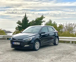 Frontansicht eines Mietwagens Hyundai i20 in Budva, Montenegro ✓ Auto Nr.4387. ✓ Automatisch TM ✓ 1 Bewertungen.