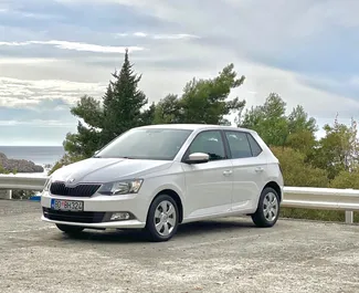 Frontansicht eines Mietwagens Skoda Fabia in Budva, Montenegro ✓ Auto Nr.4388. ✓ Automatisch TM ✓ 0 Bewertungen.