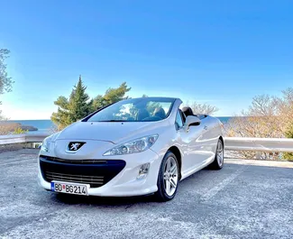 Frontansicht eines Mietwagens Peugeot 308cc in Budva, Montenegro ✓ Auto Nr.4394. ✓ Automatisch TM ✓ 2 Bewertungen.