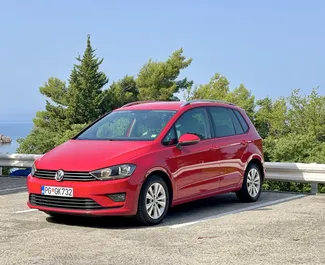 Frontansicht eines Mietwagens Volkswagen Golf Sportsvan in Budva, Montenegro ✓ Auto Nr.4390. ✓ Automatisch TM ✓ 1 Bewertungen.