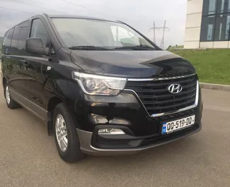 Frontansicht eines Mietwagens Hyundai H1 in Tiflis, Georgien ✓ Auto Nr.1326. ✓ Automatisch TM ✓ 2 Bewertungen.