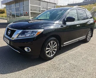 Mietwagen Nissan Pathfinder 2015 in Georgien, mit Benzin-Kraftstoff und 227 PS ➤ Ab 200 GEL pro Tag.