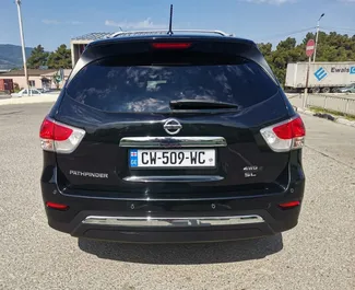 Benzin 3,5L Motor von Nissan Pathfinder 2015 zur Miete in Tiflis.