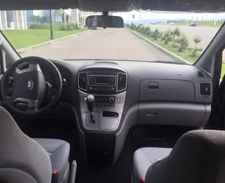 Hyundai H1 2019 mit Antriebssystem Frontantrieb, verfügbar in Tiflis.