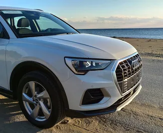 Frontansicht eines Mietwagens Audi Q3 in Thessaloniki, Griechenland ✓ Auto Nr.3739. ✓ Automatisch TM ✓ 0 Bewertungen.