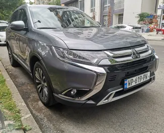 Frontansicht eines Mietwagens Mitsubishi Outlander in Tiflis, Georgien ✓ Auto Nr.1275. ✓ Automatisch TM ✓ 3 Bewertungen.