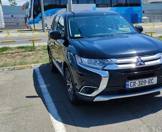 Frontansicht eines Mietwagens Mitsubishi Outlander in Tiflis, Georgien ✓ Auto Nr.2047. ✓ Automatisch TM ✓ 0 Bewertungen.